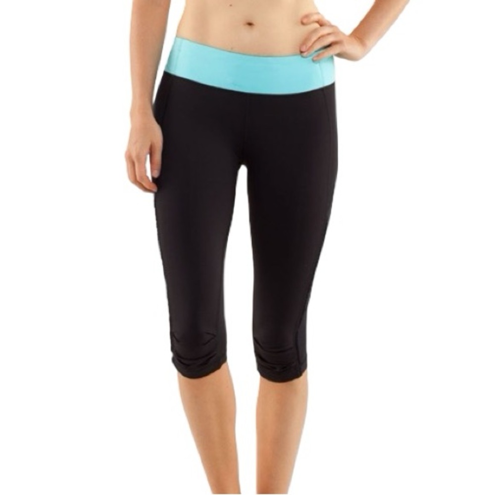 Lululemon Black and Blue Cropped Leggings - Picture 2 of 16